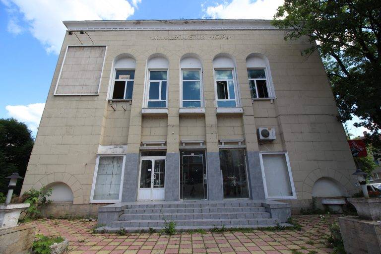 Луксозно кино връща блясъка  на търновското читалище “Искра”