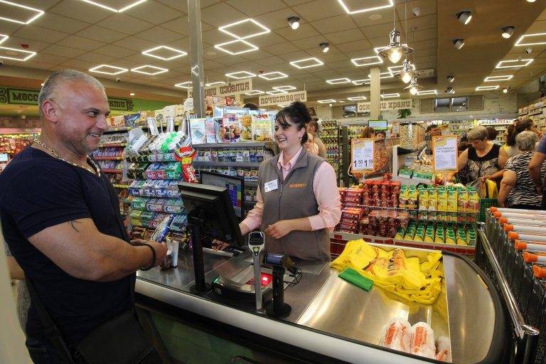 Стотици дойдоха на откриването на втория магазин от веригата “Абсолют+” в Павликени