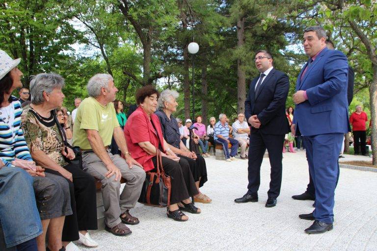 Министър, депутати и кметове откриха обновения парк “Детски кът” в Г. Оряховица