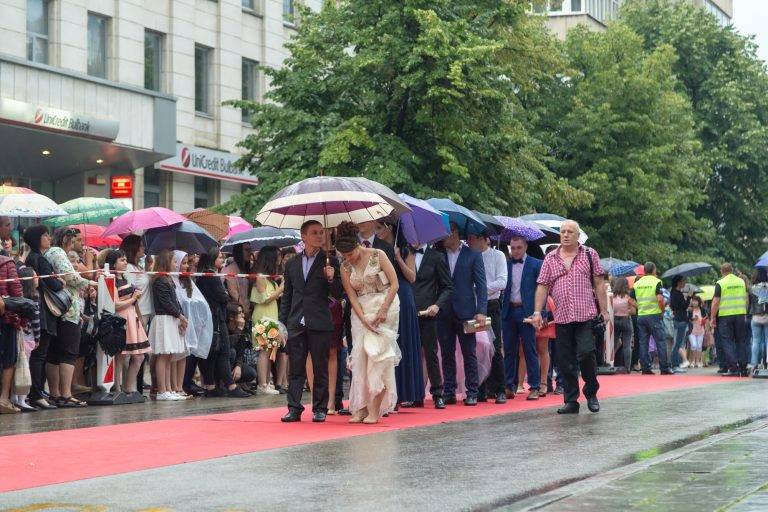 Сълзи от радост и звезден шик във втората вечер на баловете