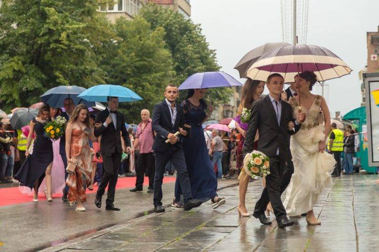 Сълзи от радост и звезден шик във втората вечер на баловете