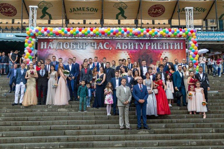 Горещи новини | Сълзи от радост и звезден шик  във втората вечер на баловете