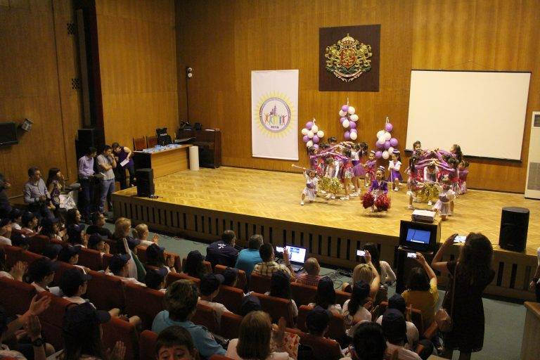 Общество | Петокласници от областта се забавляваха  с детски празник “Да играем безопасно!”