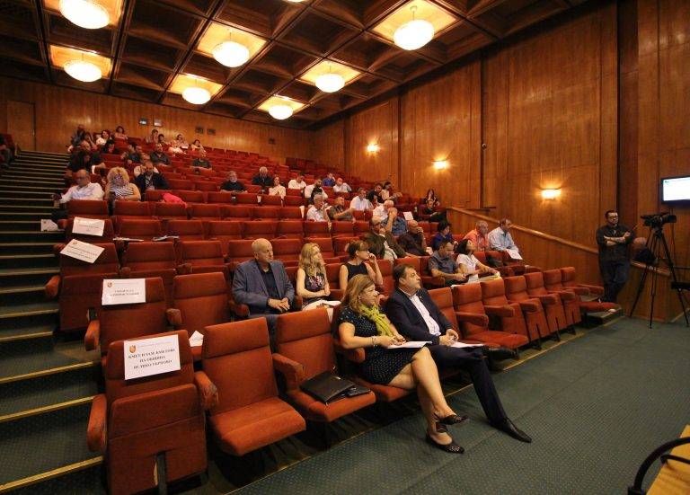 Горещи новини | Правят ново кръстовище на  бул. “България” във В. Търново