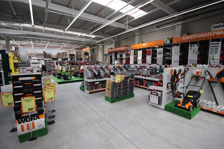 PRAKTIS отвори, предлага  най-ниските цени в района