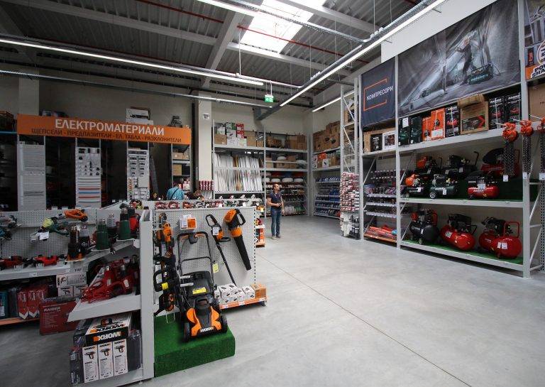 PRAKTIS отвори, предлага  най-ниските цени в района