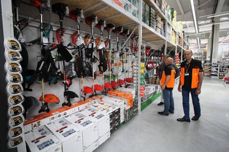 PRAKTIS отвори, предлага  най-ниските цени в района