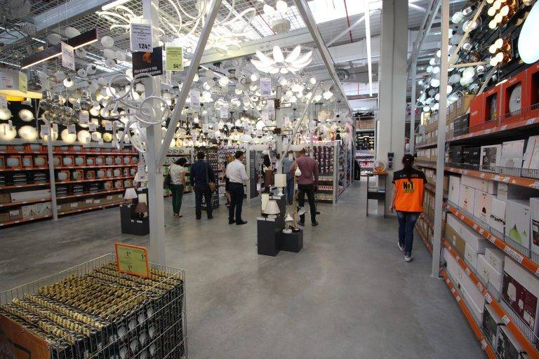 PRAKTIS отвори, предлага  най-ниските цени в района