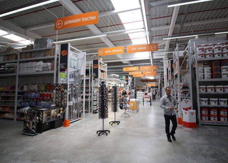 PRAKTIS отвори, предлага  най-ниските цени в района