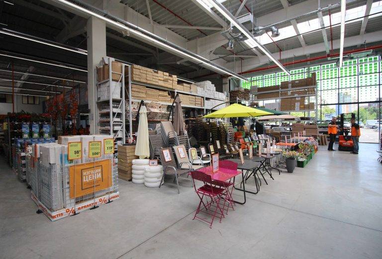 PRAKTIS отвори, предлага  най-ниските цени в района