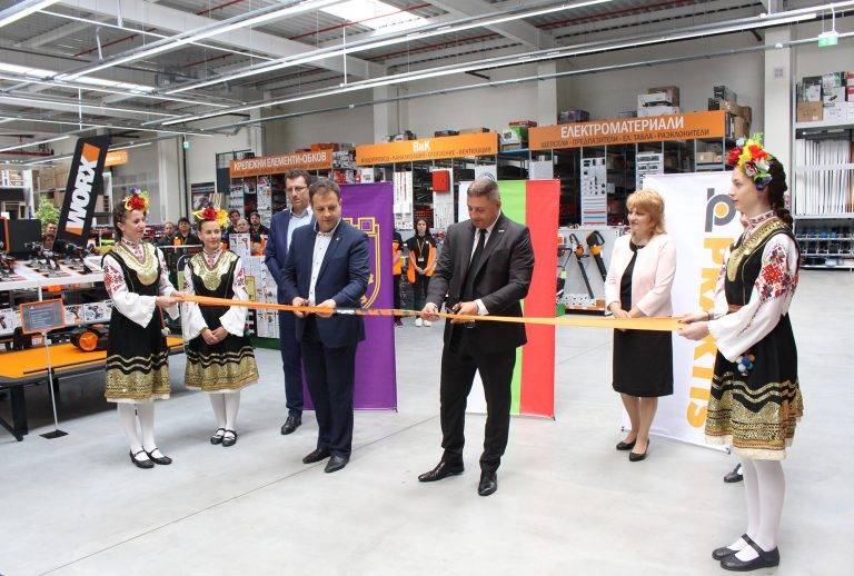 PRAKTIS отвори, предлага  най-ниските цени в района