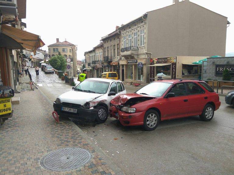 Горещи новини | Катастрофа в центъра на Велико Търново