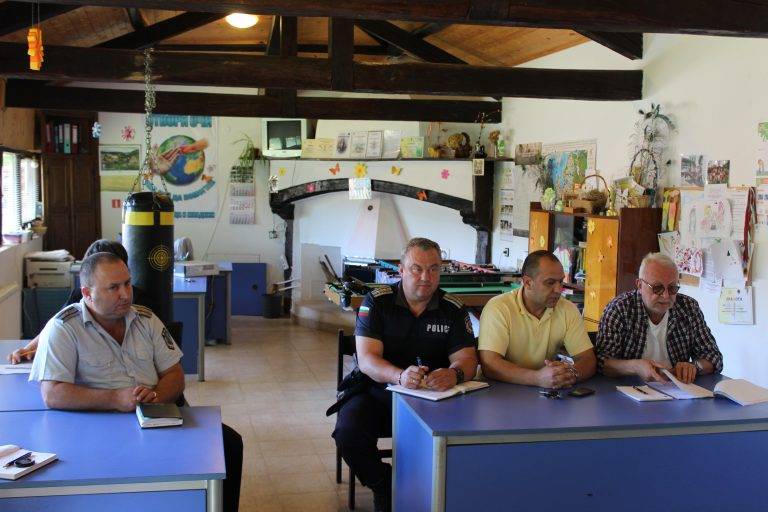 Горещи новини | Полиция, местна власт и хотелиери обсъдиха мерките за повишаване на сигурността в Арбанаси през туристическия сезон