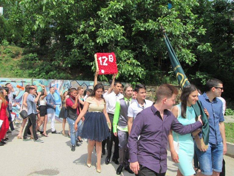 Горещи новини | В ПГ по туризъм 89 абитуриенти изпратиха училищното знаме