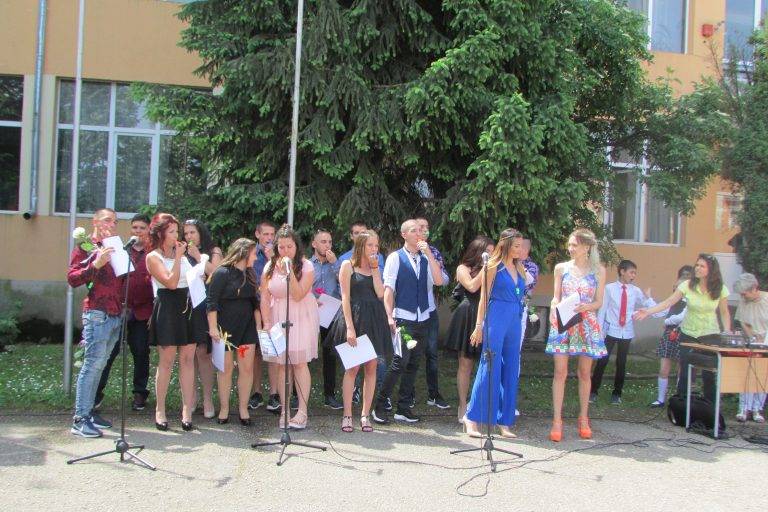 16 абитуриенти се сбогуваха с училището в СУ “Вела Благоева”