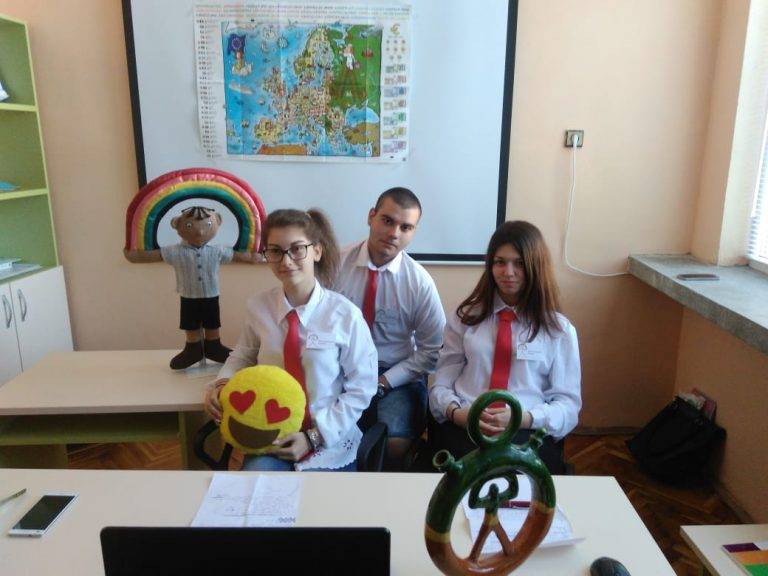 Култура | Учебните компании на СУ “Вела Благоева” отиват на националния панаир