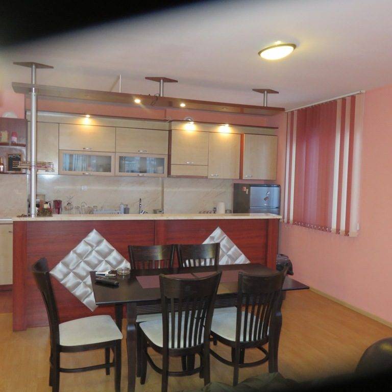 Данъчните продават апетитен апартамент във В. Търново