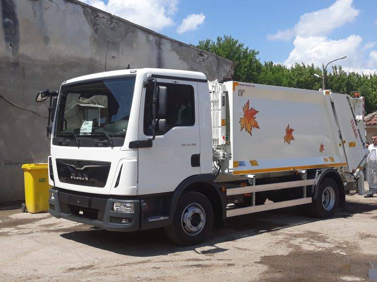 Свищов | Свищов купи за почти  200 000 лв. нов камион  за сметосъбиране