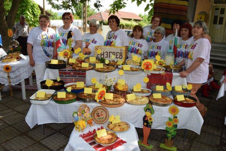 Майстори от цялата страна мериха сили в празника на дрипавата баница във Върбица
