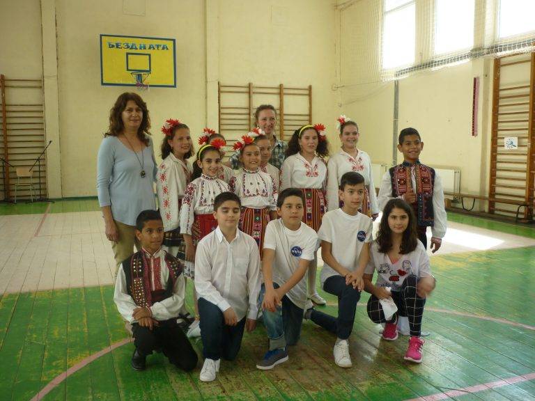 Учители и ученици от три държави гостуваха в СУ “Владимир Комаров“