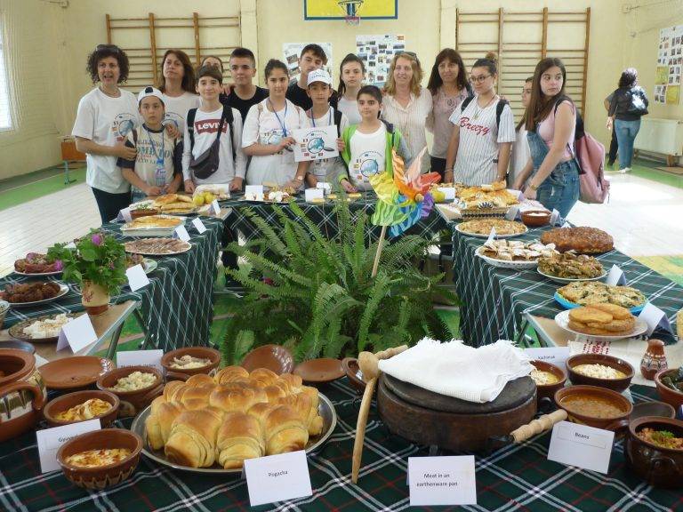 Учители и ученици от три държави гостуваха в СУ “Владимир Комаров“