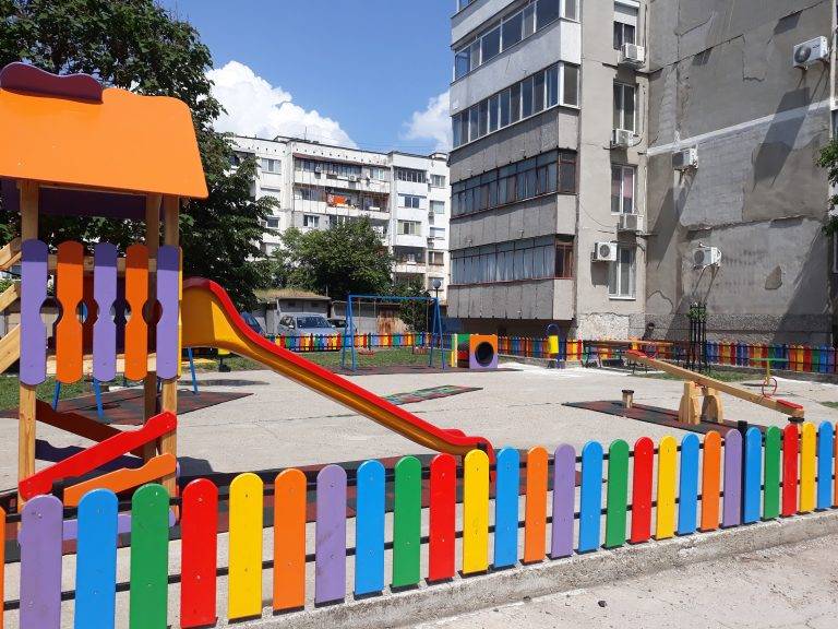Свищов | Откриват обновени детски площадки в Свищов