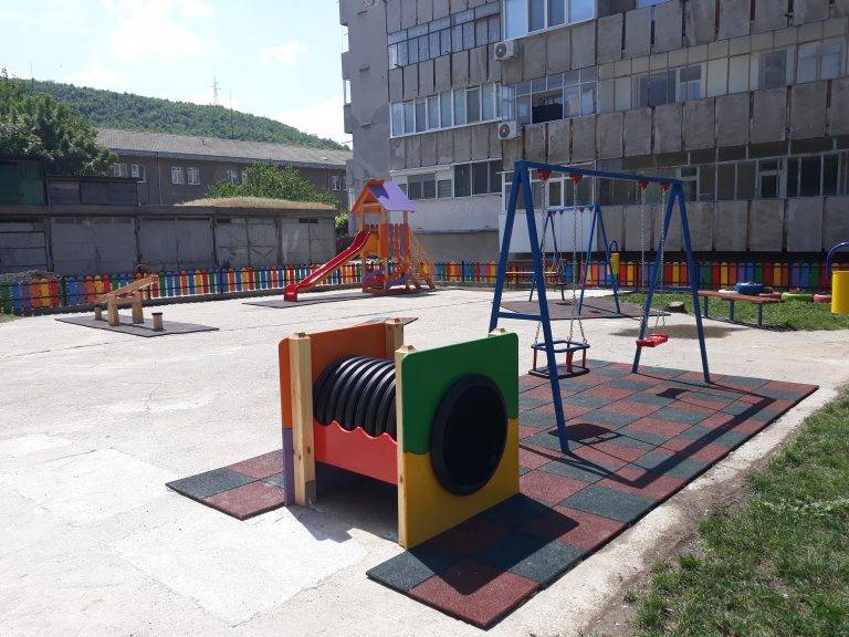 Откриват обновени детски площадки в Свищов