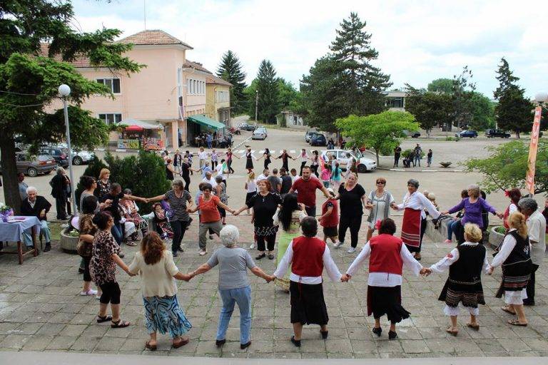 Общество | В Дъскот пяха за  мераклиите и пияниците