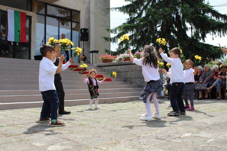 В Дъскот пяха за  мераклиите и пияниците