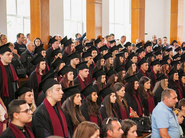 Стопанска академия дипломира магистрите от випуск 2017