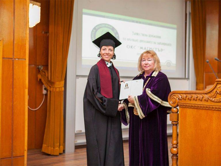 Стопанска академия дипломира магистрите от випуск 2017