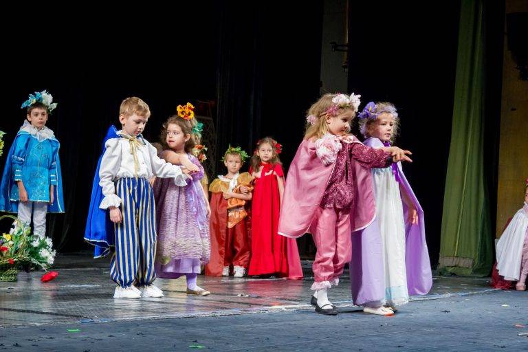 33 детски и юношески театрални трупи излязоха на великотърновската сцена