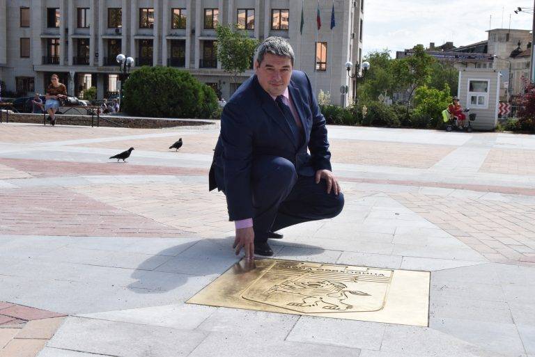 Вградиха капсула на времето в центъра на Г. Оряховица