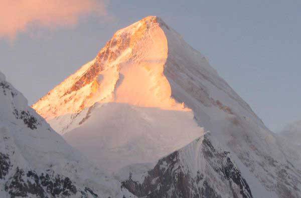 Спорт | Шестима великотърновски алпинисти  атакуват връх Хан Тенгри в Тян Шан