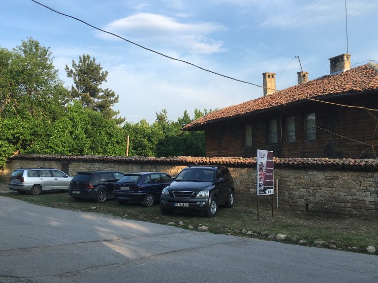 От читателската поща: Какво автентично и културно остана в Арбанаси?