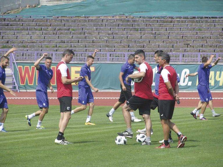 Спорт | “Етър” започна с Красимир Балъков