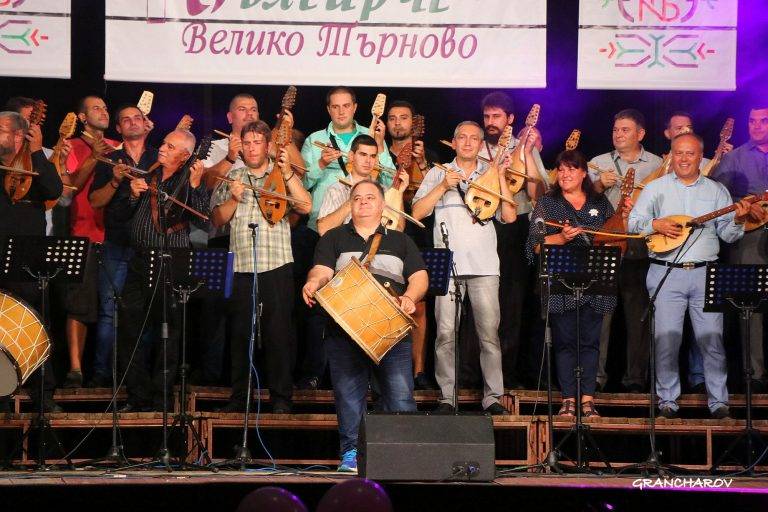Над 2500 души аплодираха  юбилейния концерт на „Българче”