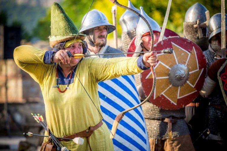 Групи за „жива история“ от пет държави връщат средновековието на Царевец