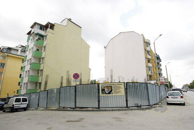 Общество | Живеещи на улица “Серес”  проплакаха от опасен строеж