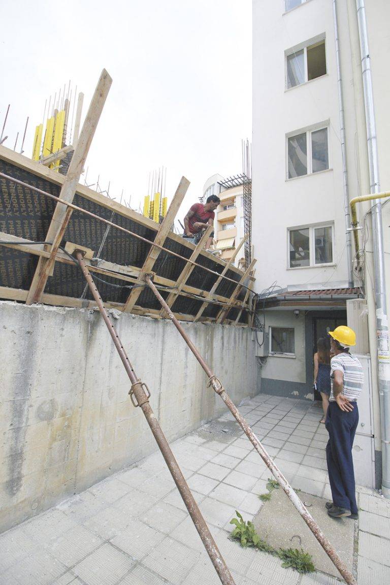 Живеещи на улица “Серес”  проплакаха от опасен строеж