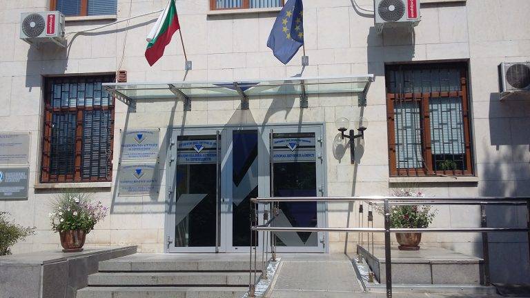 Пари и власт | Близо 17 хиляди клиенти обслужи през второто тримесечие НАП В. Търново