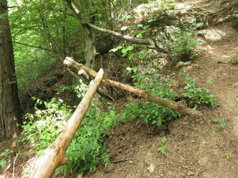 Вандали изпотрошиха дървени  парапети на екостадион “Пишмана”