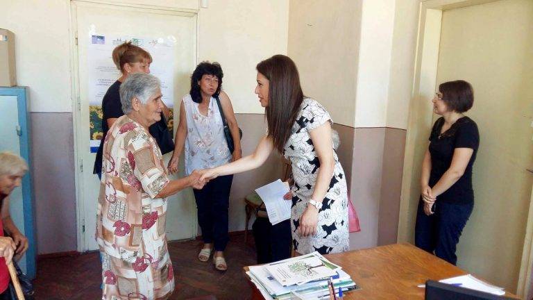 Пари и власт | Десетки жители на селата Михалци и Караисен се срещнаха с депутата от ГЕРБ Станислава Стоянова