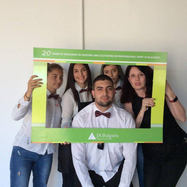 Млади предприемачи от Спортното  училище с награда за изгряващи звезди
