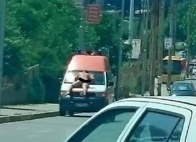 Горещи новини | Мъж се разходи чисто гол по улиците на Велико Търново