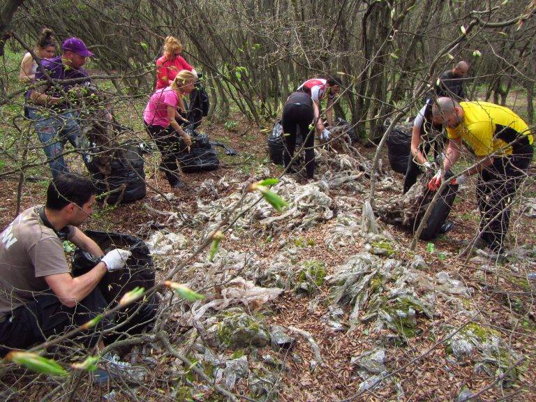 Доброволци отново почистиха  парка Ксилифор