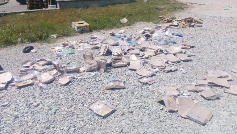 Кой ще почисти след големия концерт? (снимки)