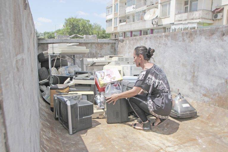 Горещи новини | Великотърновец предаде близо  10 кг живак като опасен отпадък