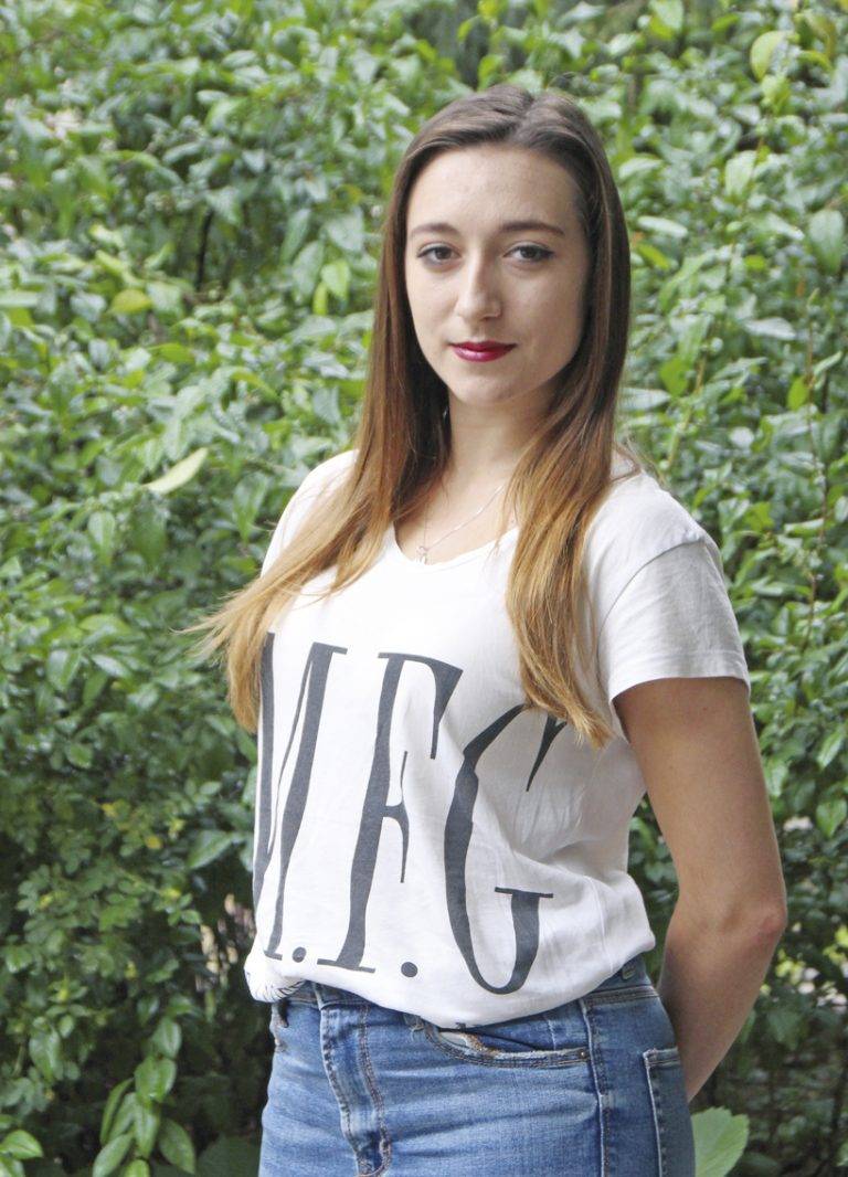 Горещи новини | Търновката Надежда Братанова  популяризира българския фолклор  в британския град Кардиф