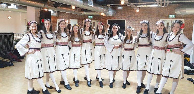 Търновката Надежда Братанова  популяризира българския фолклор  в британския град Кардиф